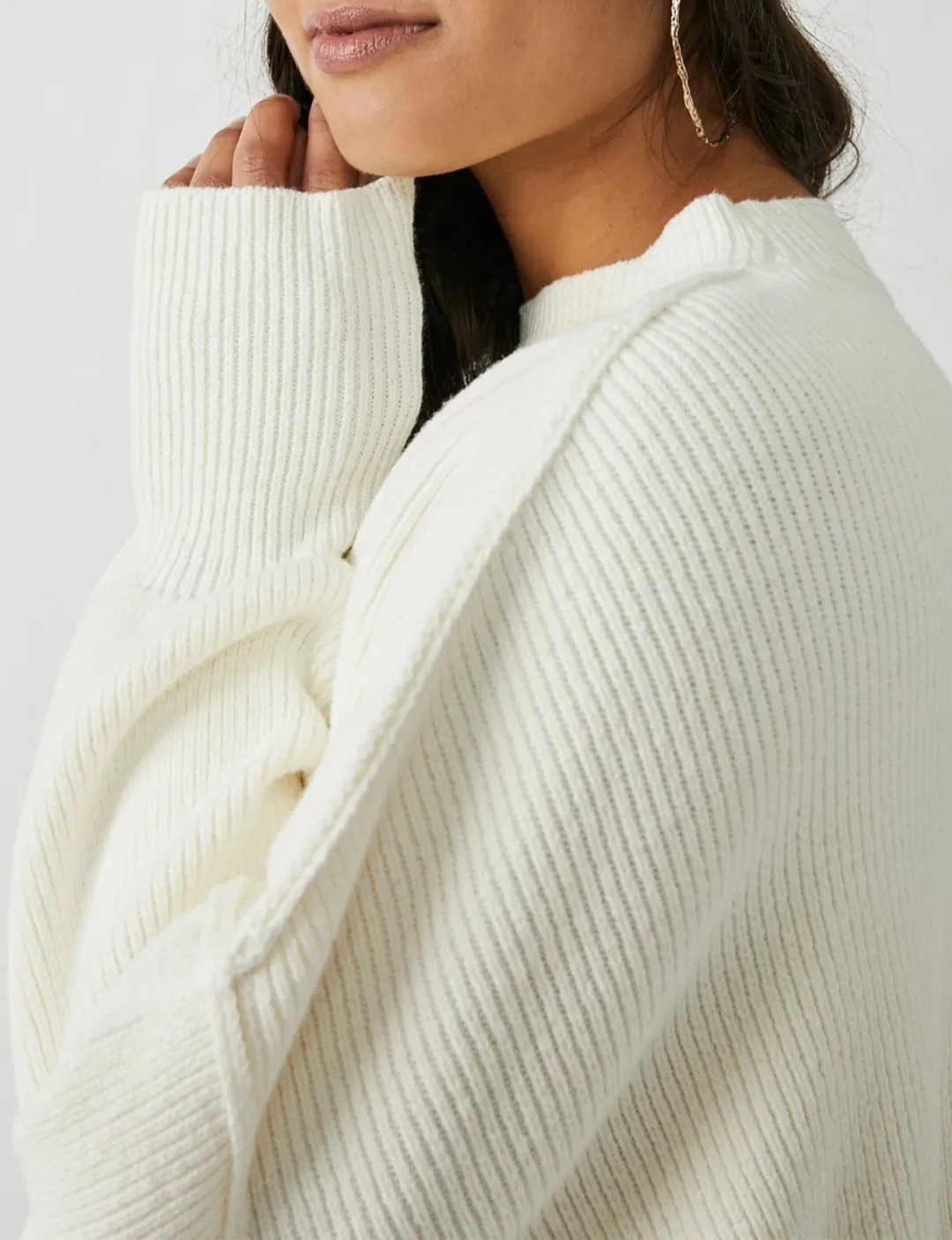 Sure! Here’s an optimized title for the product:

Free People Easy Street Moon Glow Crop Pullover - Stylish & Cozy Womens Lounge Top

This title includes important keywords and modifiers to enhance visibility and appeal.